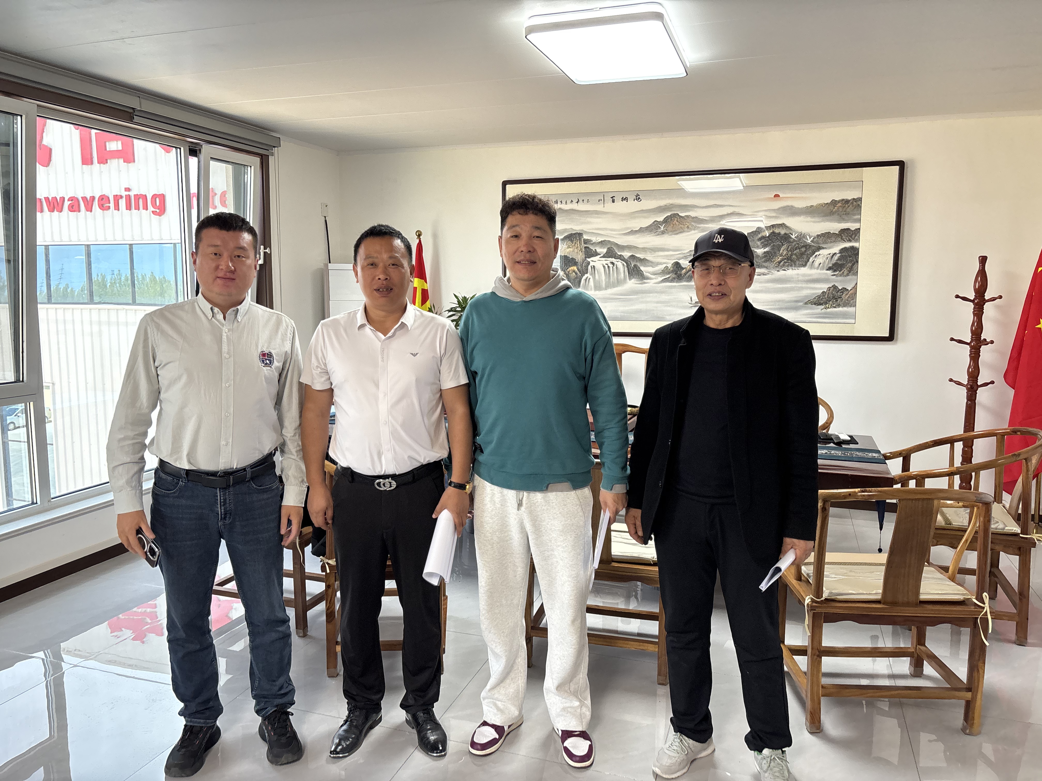 Qingzhou Jinqi सफलतापूर्वक मङ्गोलियन ग्राहकहरु संग एक सुन खानी र लाभकारी उपकरण आदेश हस्ताक्षर