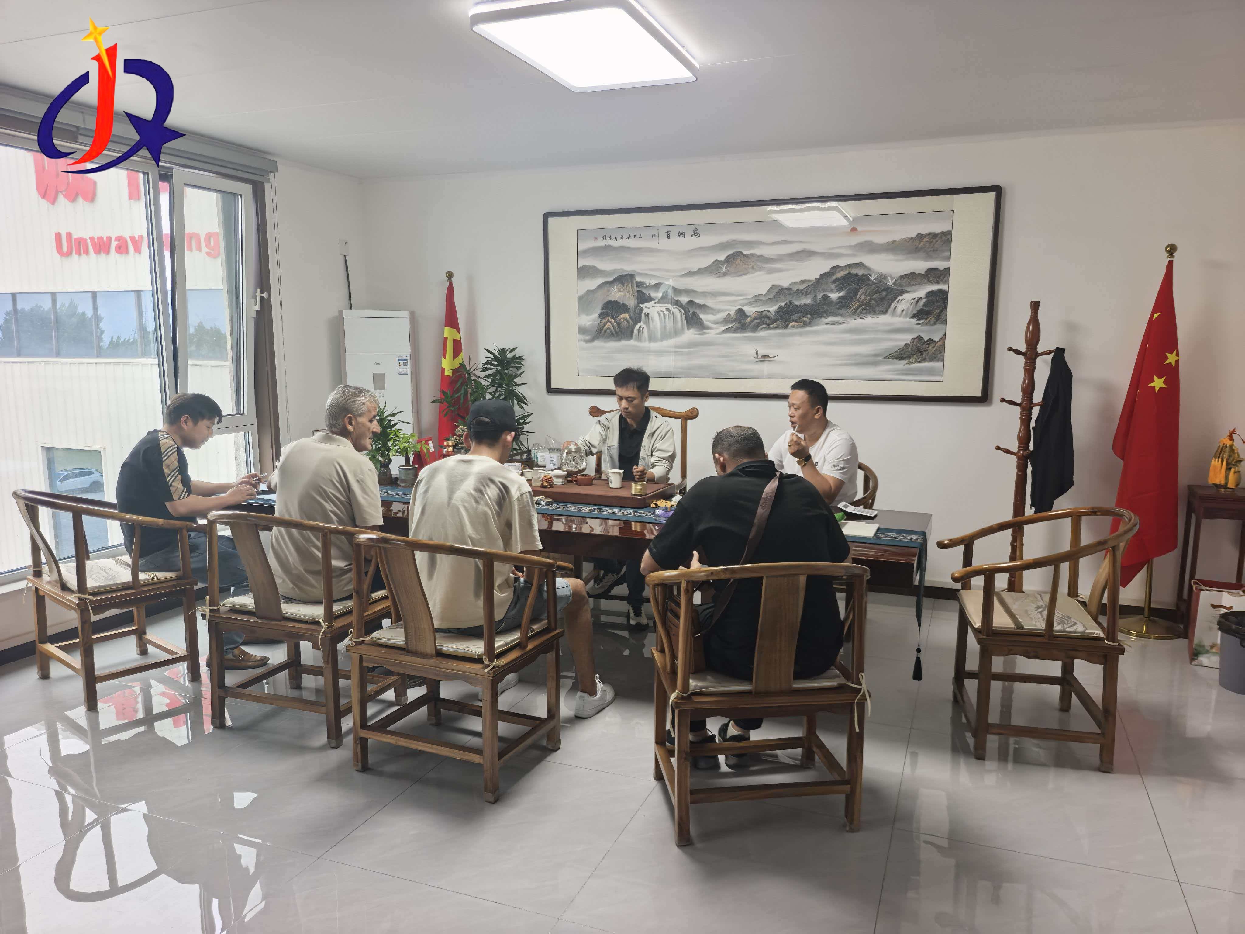 कोलम्बियाई सुन प्रशोधन उपकरण वितरकहरू दक्षिण अमेरिकी बजार सहयोगको लागि जिनकी मेसिनरी भ्रमण गर्छन्
